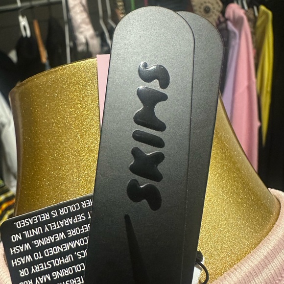 SKIMS Ribbed Halter Bralette - Pink - Picture 2 of 7